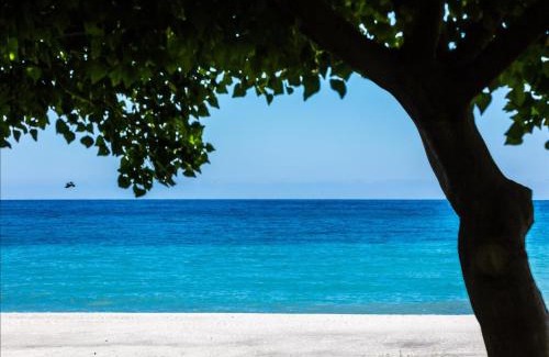 Santa Caterina Dello Ionio Marina Villa | Romantic Beachfront Getaway