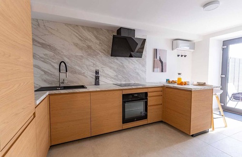 Medveja Villa | Romantic 1-Bed Villa for Two: Pool, Jacuzzi & Sauna, BBQ!