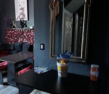 Bankers Hill Apartment | Romantic 6BR Walk to Little Italy & Gaslamp