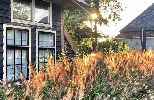 Tuitjenhorn House | Romantic and very cozy vacation home - Stolpje "Thuysje"