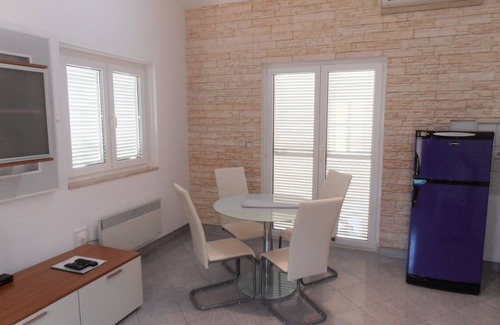 Vintijan Cottage | Romantic Apartment in a Detached House with Private Entrance