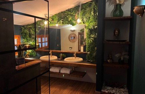 Bagheria Bed & Breakfast | Romantic B&B with flower bath and sea view in fabulous Bagheria, Palermo