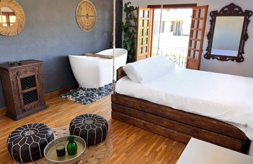 Bagheria Bed & Breakfast | Romantic B&B with flower bath and sea view in fabulous Bagheria, Palermo