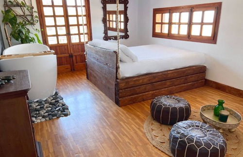 Bagheria Bed & Breakfast | Romantic B&B with flower bath and sea view in fabulous Bagheria, Palermo