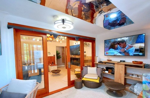 Palm Beach Apartment | Romantic beach Home for Couple at Majestic Palm Beach!