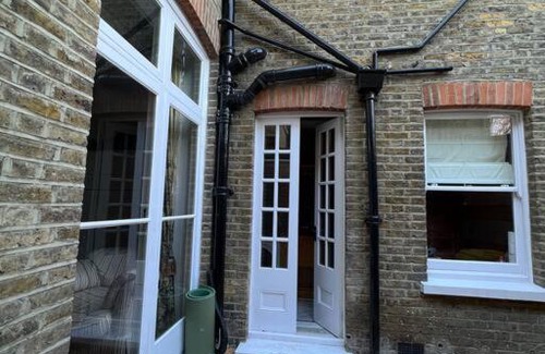 Ravenscourt Park Apartment | Romantic boutique flat in West London