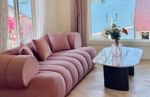 Westlake Cabin | Romantic Cabin on the Lake with a Waterfront View - Stay at the Lavender Loft