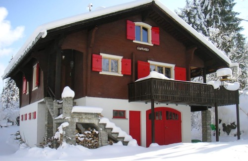 Flims House | ROMANTIC CHALET for summer and winter holidays.