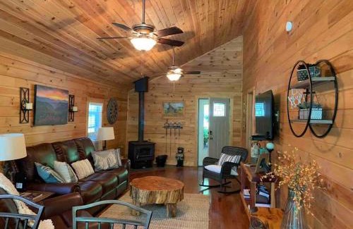 Roan Mountain Ski Chalet | Romantic Chalet w/Hot Tub close to Roan Mountain
