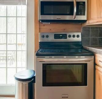 Roan Mountain Ski Chalet | Romantic Chalet w/Hot Tub close to Roan Mountain