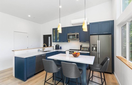 Guerneville House | Romantic Contemporary home with shaded Riverfront and home office