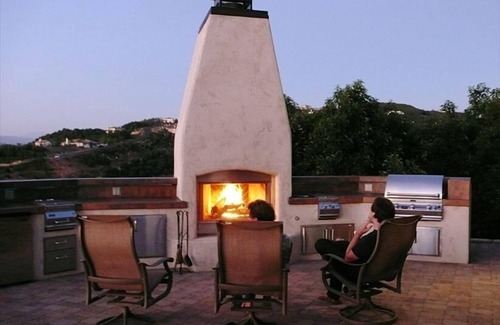 Bonsall Cottage | Romantic Cottage in Avocado Grove - Jacuzzi, Fireplace, Views!