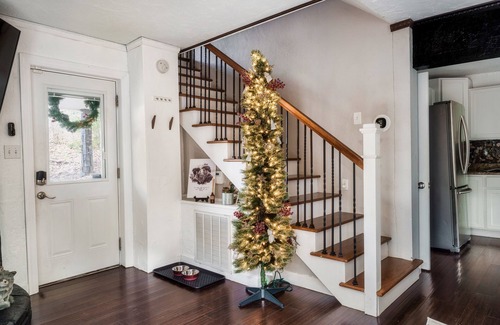 Gatlinburg Cottage | Romantic Couple's Cottage, Walk to downtown Gatlinburg, Hot Tub, Fire Pit, Dogs
