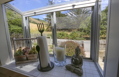 Carmel Cottage | Romantic Couples Cottage, Artist-Writers Retreat in Carmel Valley Wine Country