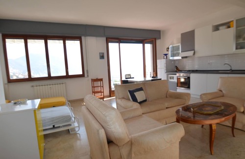 Recco House | Romantic domicile with a large garden and a fantastic sea view