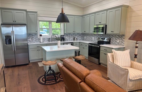 Pisgah Cottage | Romantic Getaway at Honeymoon Cottage