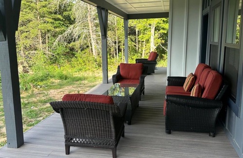 Pisgah Cottage | Romantic Getaway at Honeymoon Cottage