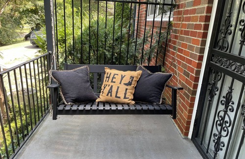 Haynes Area Apartment | Romantic getaway near downtown in a historic neighborhood. Greenery everywhere!