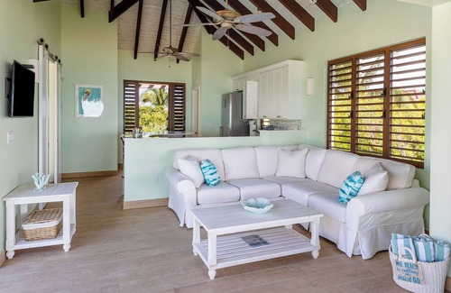 Long Bay House | Romantic Getaway, World Class Beach, Perfect Location!