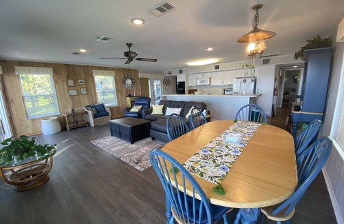 Trinity House | Romantic Hideaway Lakefront Retreat Fireside Lounge, Spa, Swimming and Kayaks!