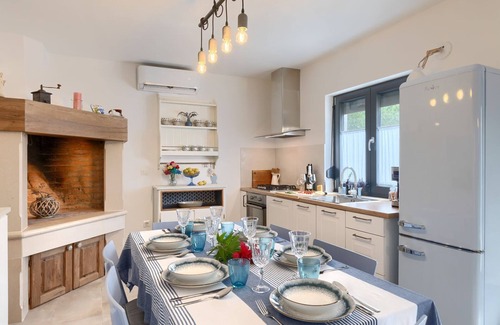 Mali Vareski House | Romantic holiday home with jacuzzi, BBQ, WiFi