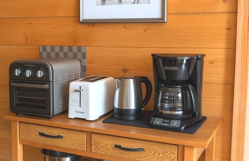 Four O'Clock Condo | Romantic King Bed Studio – Ski In, 200 Steps to Lift, Walk to Main Street