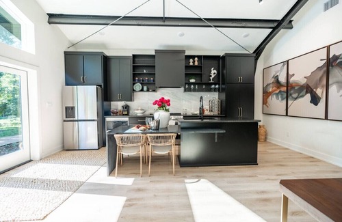 Smith County House | Romantic Luxury Villa with Private Pool, Hot Tub, Outdoor Kitchen & Fire Pits