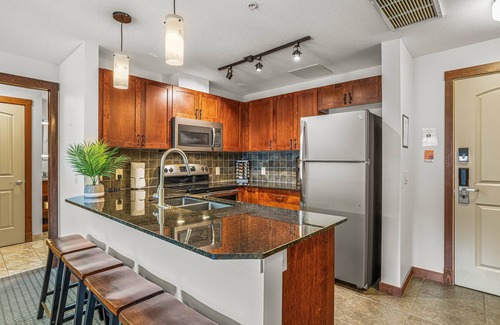 Canmore Apartment | Romantic Mountain Escape – Outdoor Hot Tubs & Private Balcony!