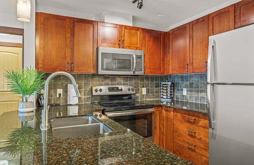 Canmore Apartment | Romantic Mountain Escape – Outdoor Hot Tubs & Private Balcony!