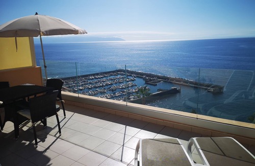 Los Gigantes Apartment | ROMANTIC RETREAT IN PRIME POSITION WITH STUNNING VIEWS TO CLIFFS, MARINA & SEA.