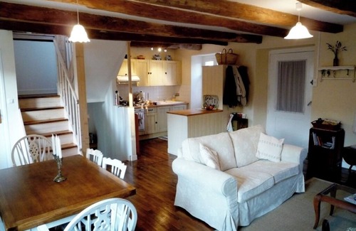 Guemene-sur-Scorff Cottage | Romantic, renovated Cottage In Medieval Village For 6 - Private Walled Garden