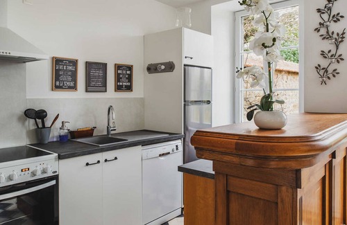 Ducey Cottage | Romantic retreat in Ducey with enclosed garden