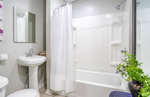 Laceys Spring Apartment | Romantic Riverbend Condo C - sleeps 4 & only 1 mile to Huntsville City