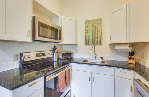 Rochester House | Romantic, Secluded Vermont Getaway w/Hot Tub