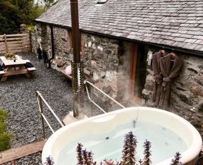 Bryn-crug House | Romantic Snowdonia Cottage with Hot tub, sea & mountain views
