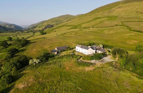 Bryn-crug House | Romantic Snowdonia Cottage with Hot tub, sea & mountain views