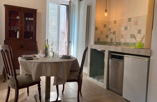 Olcio Apartment | Romantic studio apartment a stone's throw from the lake