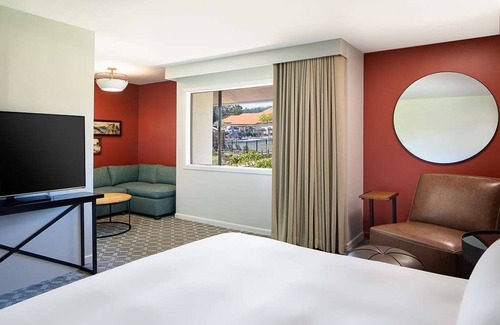 Live Oak Hotel | Romantic Suite w/Breathtaking Views | Relaxing Outdoor Fireplace & Pool