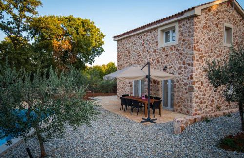 Risika Villa | Romantic villetta - pool, nature, privacy - by TRAVELER tourist agency Krk - ID 2182