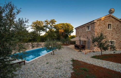 Risika Villa | Romantic villetta - pool, nature, privacy - by TRAVELER tourist agency Krk - ID 2182