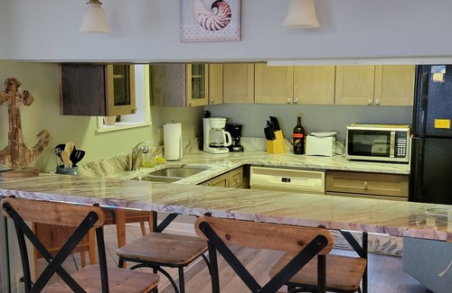 Gulf Shores Condo | ROMANTIC WATERFRT Condo W/KNOCKOUT VIEWS! STEPS TO BEACH! Clean & beautiful.