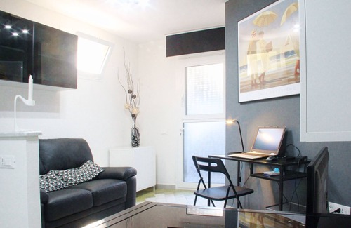 Follonica Apartment | Romantic White & Black