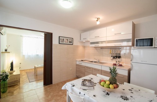 Pula Apartment | Romantisch und modern, mit Pool, ideal für Paaren!