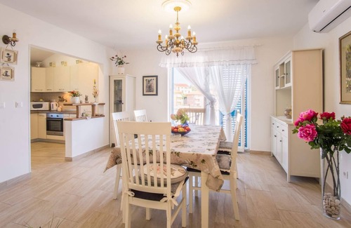 Vrbnik Villa | Romantische Steinvilla mit Pool,fantastische Lage,700 m vom Strand Entfernt