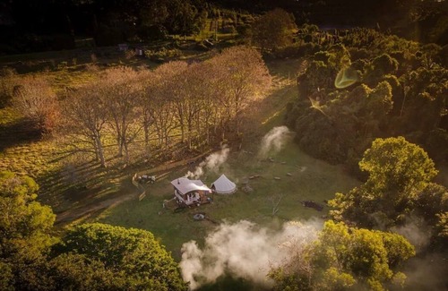 Ravensbourne House | Romany Wood is the perfect secluded weekend escape beside the creek & rainforest