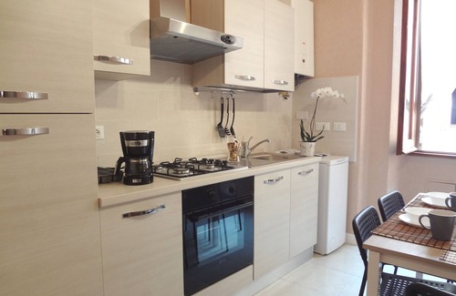 Esquilino Apartment | Rome Historic Core Apartment - Between Colosseum & Termini – A/C, Wi-Fi, Netflix