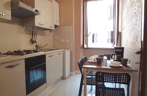 Esquilino Apartment | Rome Historic Core Apartment - Between Colosseum & Termini – A/C, Wi-Fi, Netflix