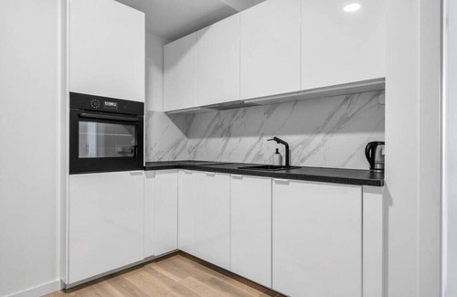 Wola Apartment | Rondo Daszyńskiego Apt N3 - 8th Floor, Near Subway by Rentujemy