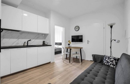 Wola Apartment | Rondo Daszyńskiego Apt N3 - 8th Floor, Near Subway by Rentujemy