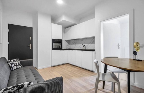 Wola Apartment | Rondo Daszyńskiego Apt N3 - 8th Floor, Near Subway by Rentujemy